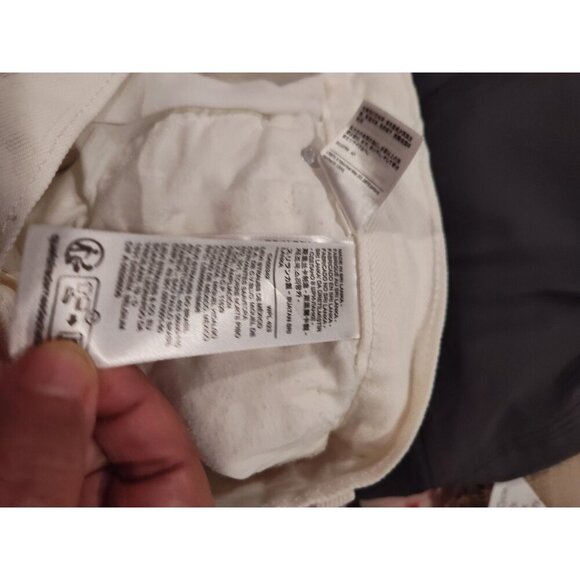 Levi's‎ High Waisted Mom Shorts Relaxed Women’s W29 White MSRP $50 Pristine - Picture 7 of 10